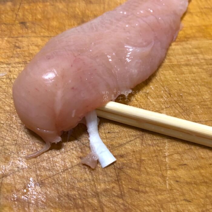 ①ささみのスジをとって、☆をもみこむ