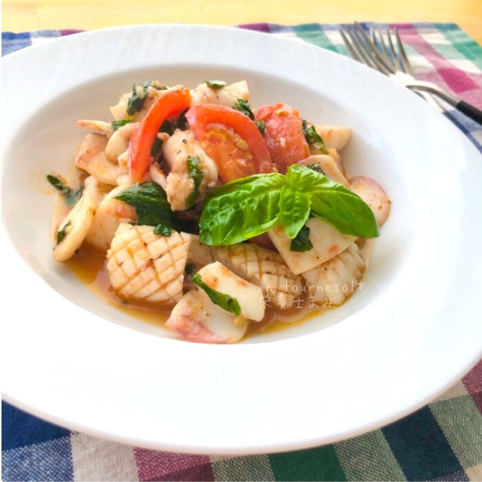 【さっと炒めるだけ!】イカとトマトのバジルソテー☆アンチエイジング効果