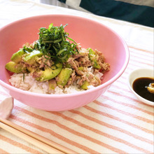 アボカドとツナの辛子醤油丼