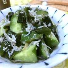 おつまみにも箸休めにも♪ きゅうりとワカメの梅じゃこあえ