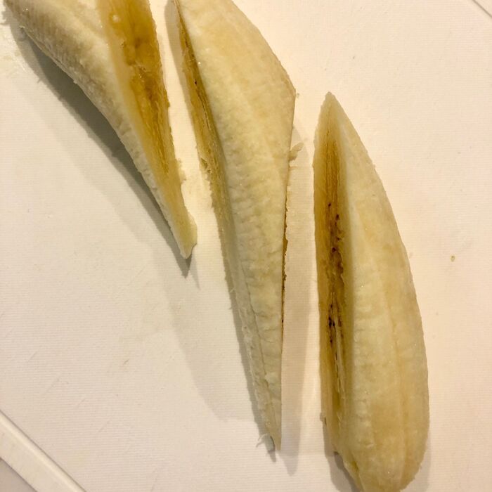 バナナを切る