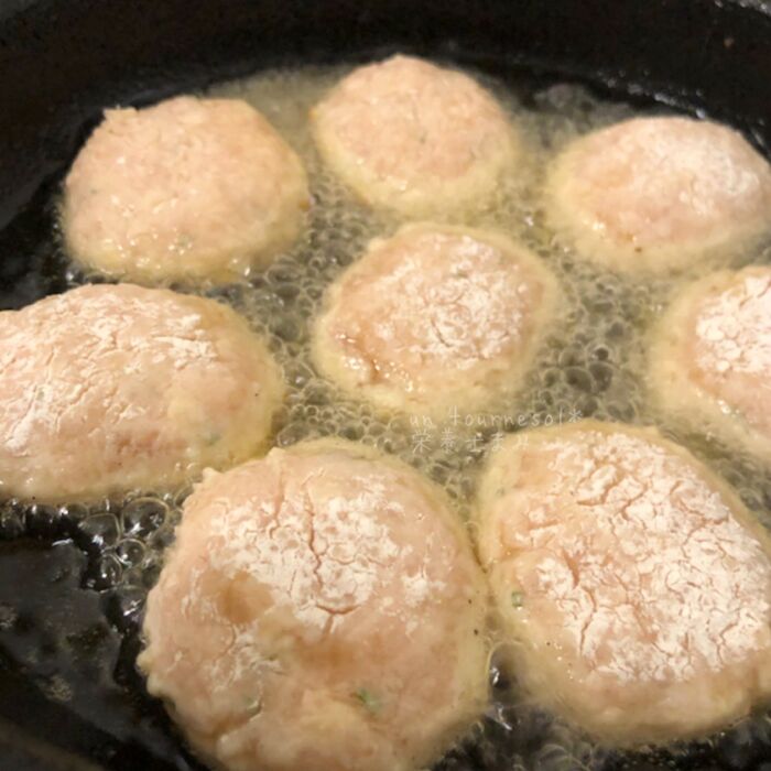 ③両面きつね色に揚げ焼きにすれば完成!