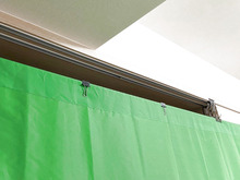 付け外しがカンタンで低予算。我が家の「グリーンバック(撮影用の背景布)」の吊り下げ方