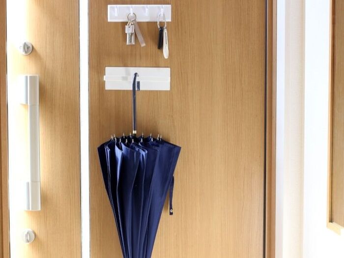 傘の置き場、どうしてる?狭い玄関でもコレ1つで傘をすっきり置けますよ♪
