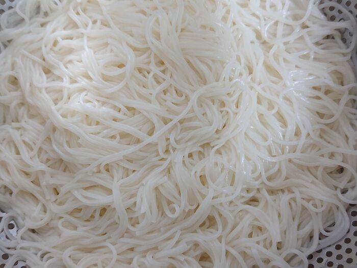 そうめんを茹でる。