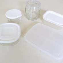 たくさんの保存容器は引出し1つにダイソーのボックスを使って収納