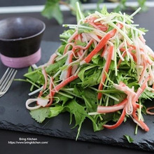 【レシピ】三つ葉とカニカマのサラダ・わさびバルサミコ酢ドレッシング