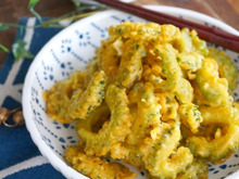 おつまみに最高!カレー衣のゴーヤの天ぷら(サクサク衣のコツ)