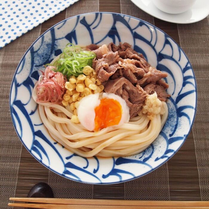 暑さを乗り切る!スタミナうどん「冷やし牛玉うどん」