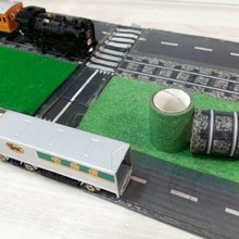 100均マスキングテープを使っておもちゃの道路の補修工事‼︎