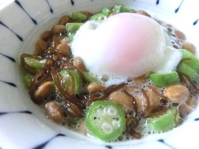 冷やしてさっぱり♪ 温玉のせ☆ オクラもずく納豆
