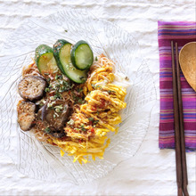 ピリ辛胡麻だれで食べる♪常備菜のっけそうめん