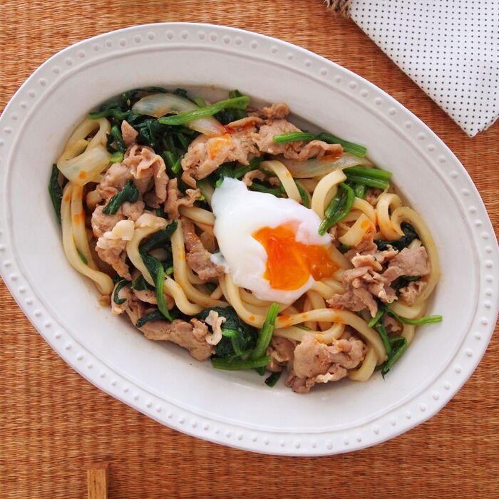 暑さを乗り切る!スタミナうどん「豚肉とほうれん草のラー油うどん」