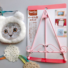 セリア♡可愛いピンクのイーゼル型スタンドに飾りました♡