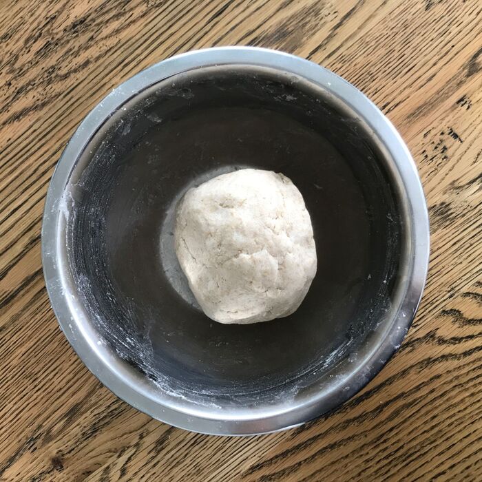 材料を混ぜて塩粘土を作る