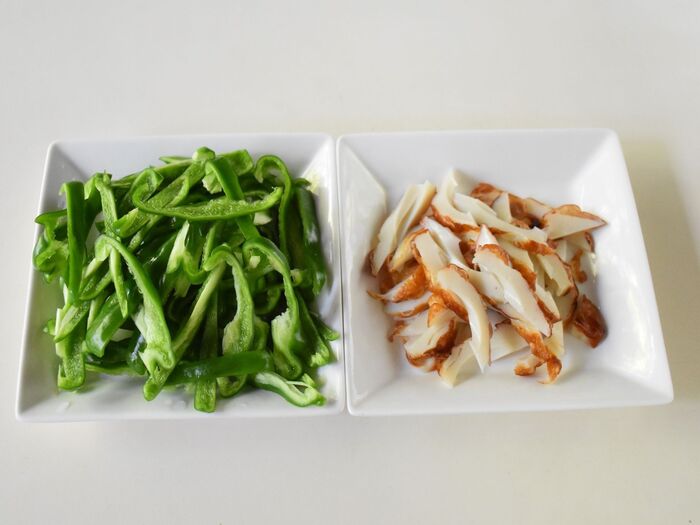 材料の下準備をします。