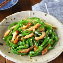 ピーマンの大量消費にも!ピーマンとちくわの中華炒め