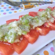 切って混ぜるだけ☆ スライストマトのねぎ塩麹だれかけ