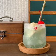 おうちカフェにピッタリ!簡単メロンクリームソーダ