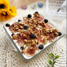 あとのせアーモンドがポイント!イチジクとブルーベリーの麹甘酒アイスクリーム