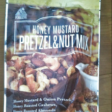 おいしくてたまらないハニーマスタードプレッチェル&ナッツ