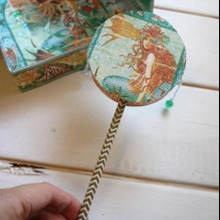 鳴らして楽しい「でんでん太鼓」