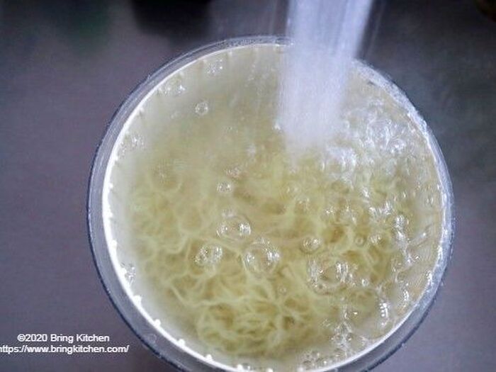 2.麺を茹でる