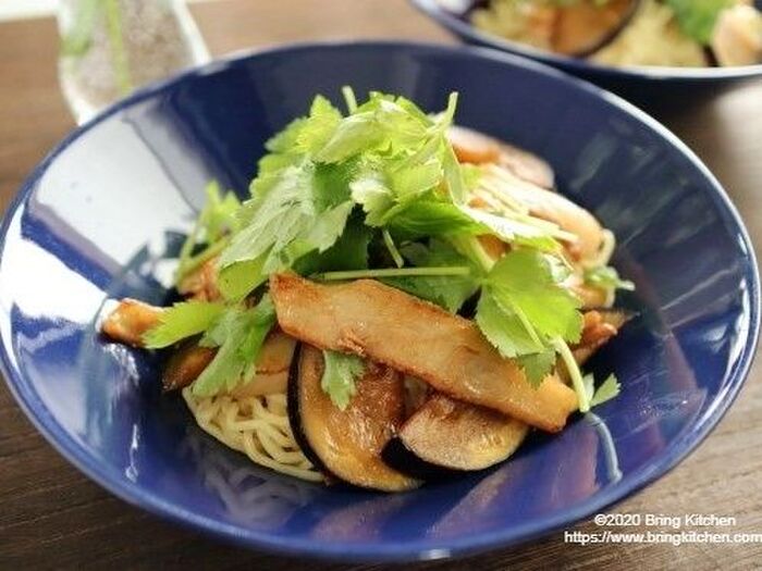 ランチにピッタリ♪【レシピ】豚トロ茄子の和えソバ