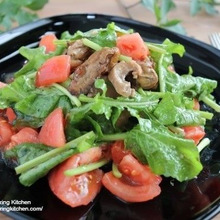 缶詰アレンジ★【レシピ】トマトとルッコラのスモークオイスターサラダ