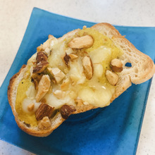 カボチャペーストとナッツのブルスケッタ