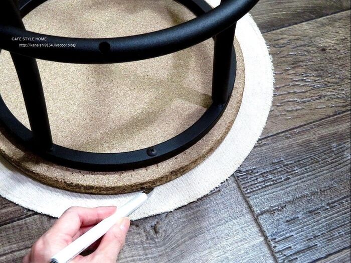 座面の型をとる