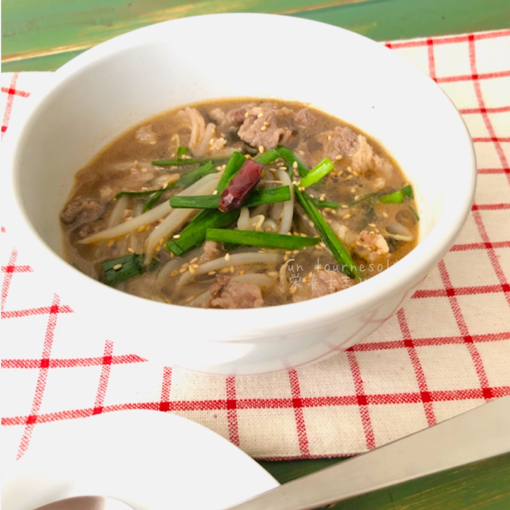 【辛さでスタミナ強化‼】牛肉ともやしのチゲスープ☆10分で完成‼