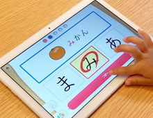 お子さんの自宅学習に！　0歳から6歳まで使えるインターネット不要のタブレット