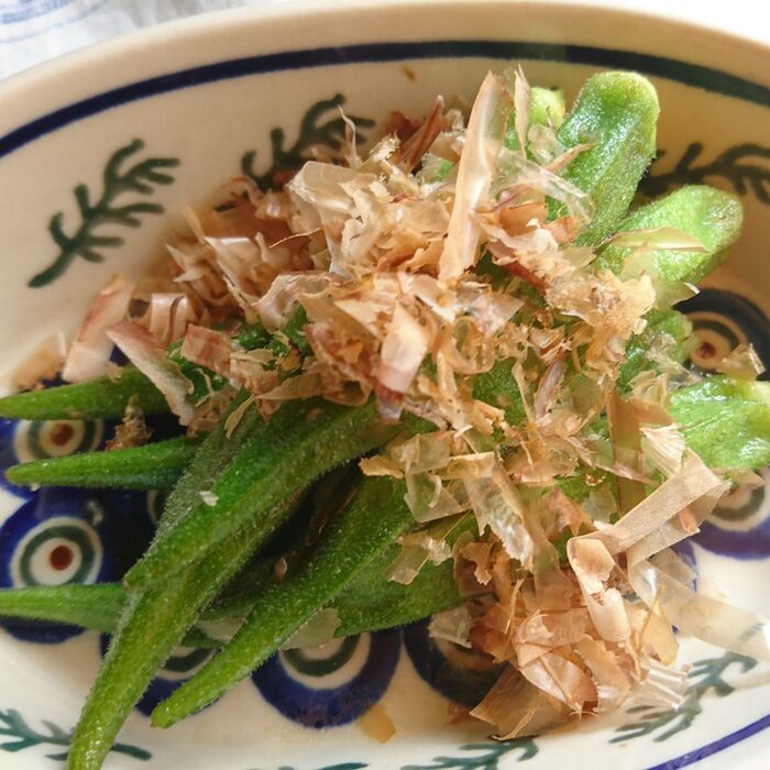 蒸しオクラの鰹節