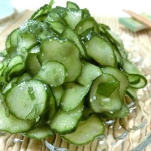 箸が休まらない箸休め♪ きゅうりと大葉の塩麹サラダ