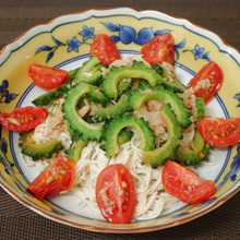 食欲増進!ゴーヤとトマトのエスニック素麺