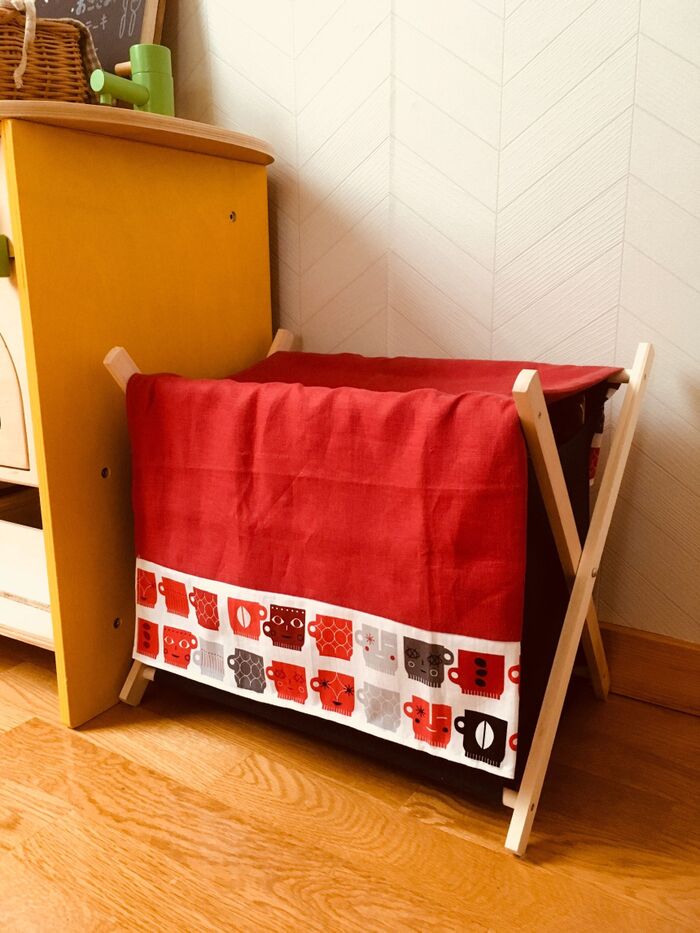 見た目収納力も◎♪ダイソー新聞マガジンラック