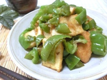 めんつゆでさっぱり美味しい♪ ピーマンと厚揚げの生姜焼き