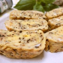 ドライバジルを小さじ1杯☆ ハーブとチーズ香るたまご焼き