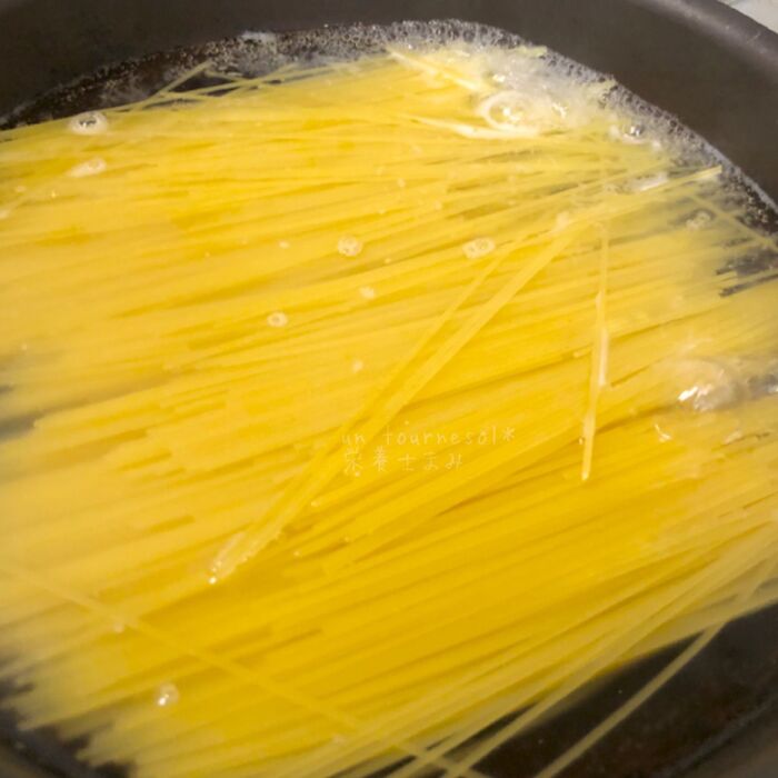 ①パスタを茹でる
