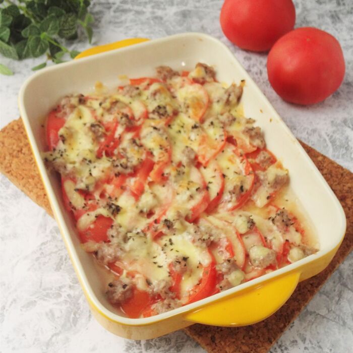 トマトとひき肉のこんがりチーズ焼き