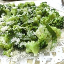 爽やかバジル入り♪ 刻みブロッコリーの粉チーズサラダ