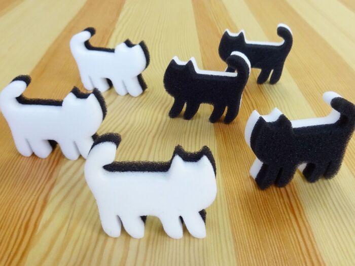 白黒ネコがちょこんと立つ!可愛いメラミンスポンジ