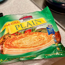 フライパンで焼くだけ!子供も大好きなプラタでカレーを食べてみよう