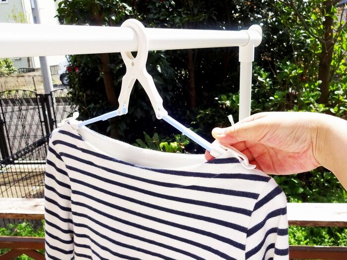 ボートネックのお洋服がズレ落ちないハンガー