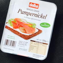 食物繊維たっぷりのドイツパン★プンパニッケルを楽しむ食卓