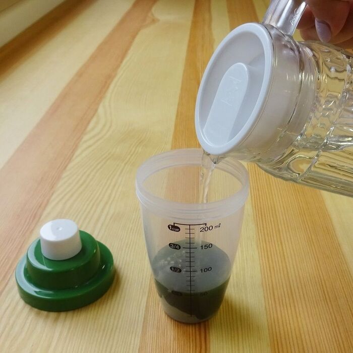 水をそそぐ