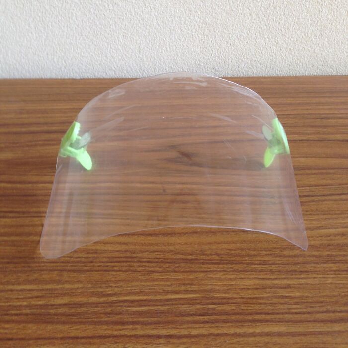 7.クリップをシールドに取り付ける。