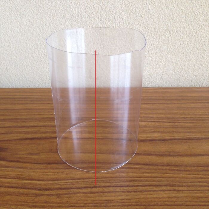 3.切り出した円筒を開く。