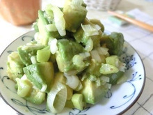 和えるだけでヤミツキ♪ アボカドのねぎ塩和え